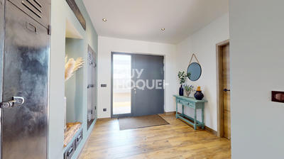 Maison - 240 m² - 7 pièces
