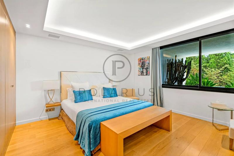 Villa - 1 400 m² - 15 pièces