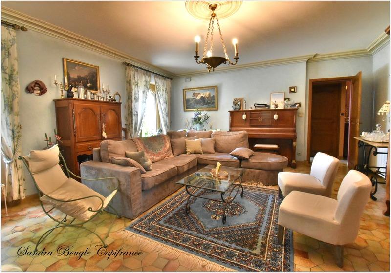 Propriété - 273 m² - 12 pièces