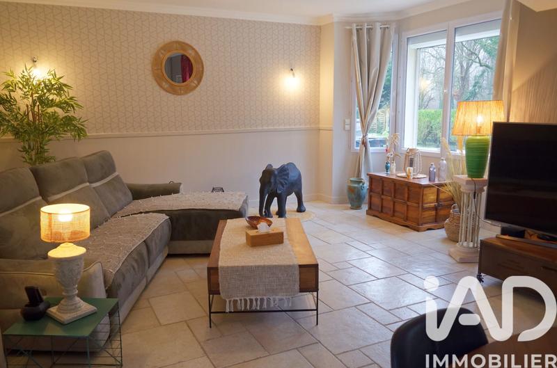 Maison - 202 m² - 9 pièces