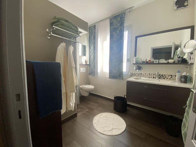 Propriété - 195 m² - 5 pièces