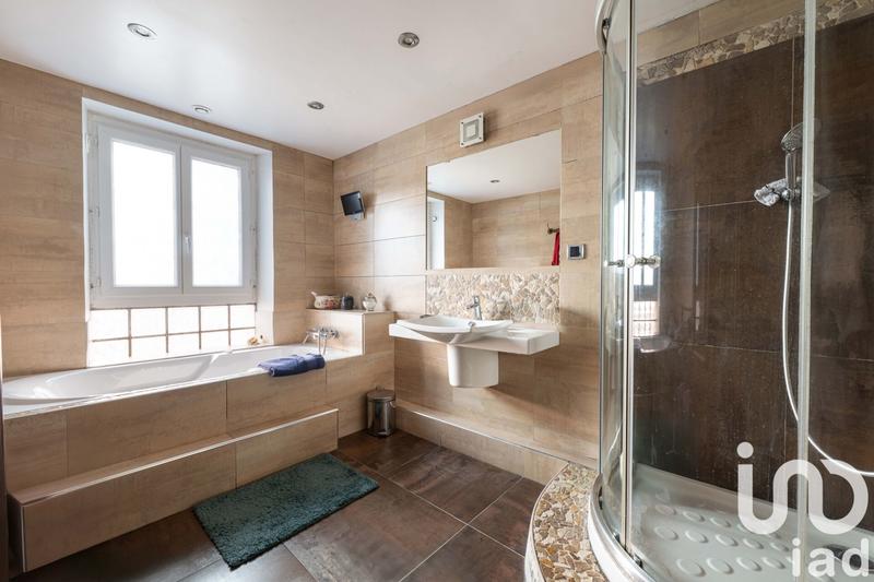 Maison - 225 m² - 6 pièces