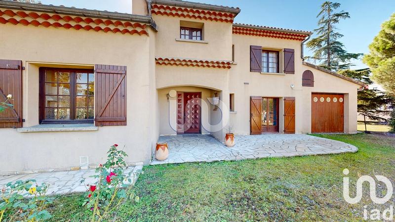 Maison - 221 m² - 7 pièces