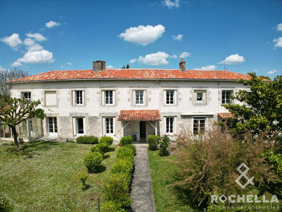 Maison ancienne - 305 m² - 11 pièces
