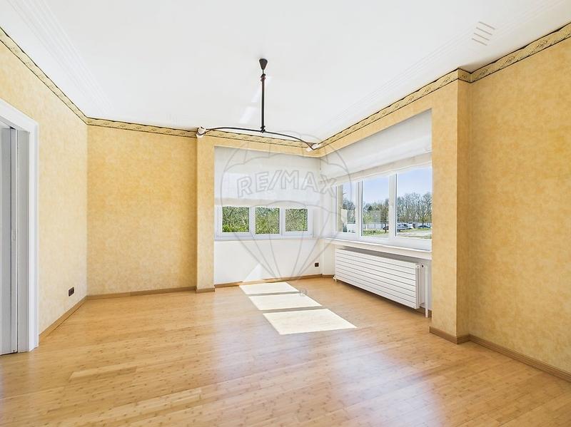 Maison - 280 m² - 10 pièces