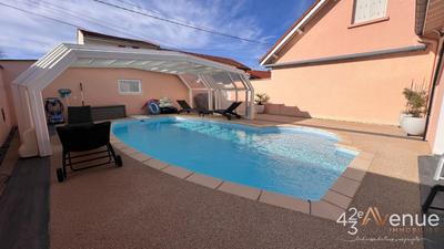 Maison - 263 m² - 9 pièces