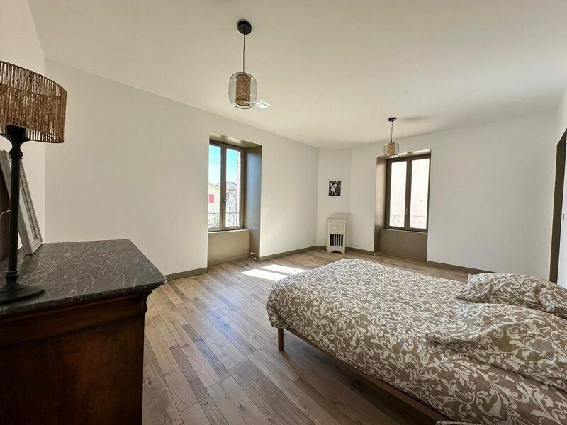 Maison - 211 m² - 9 pièces