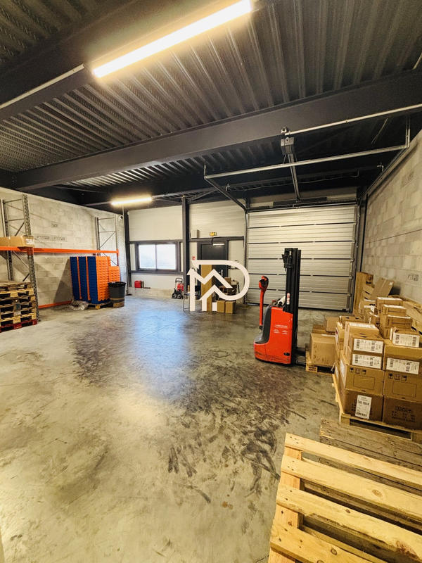 Entrepôt - 1 149 m²
