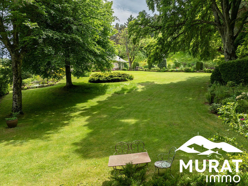 Maison - 242 m² - 9 pièces