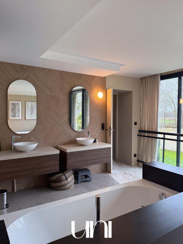 Maison - 230 m² - 6 pièces