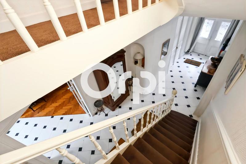 Maison de ville - 255 m² - 7 pièces