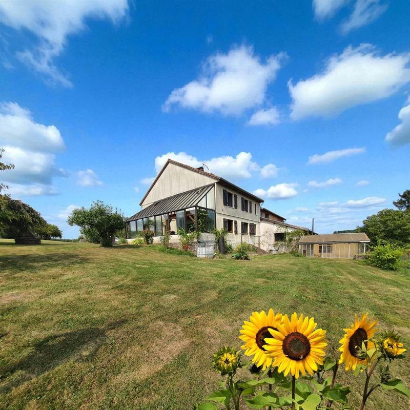 Propriété - 210 m² - 7 pièces