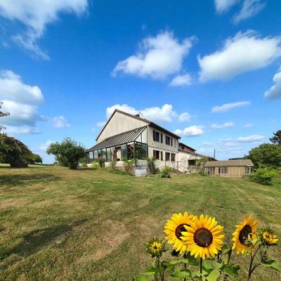 Propriété - 210 m² - 7 pièces