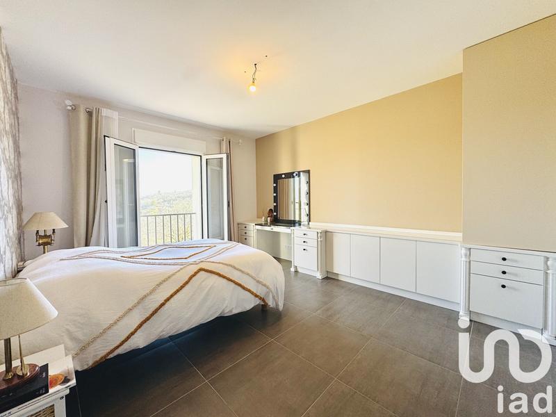 Maison - 220 m² - 6 pièces