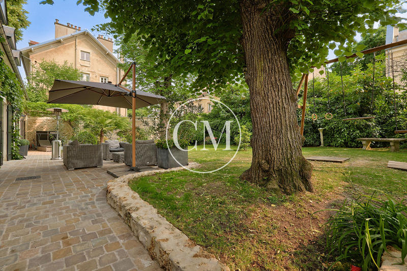 Maison - 271 m² - 7 pièces