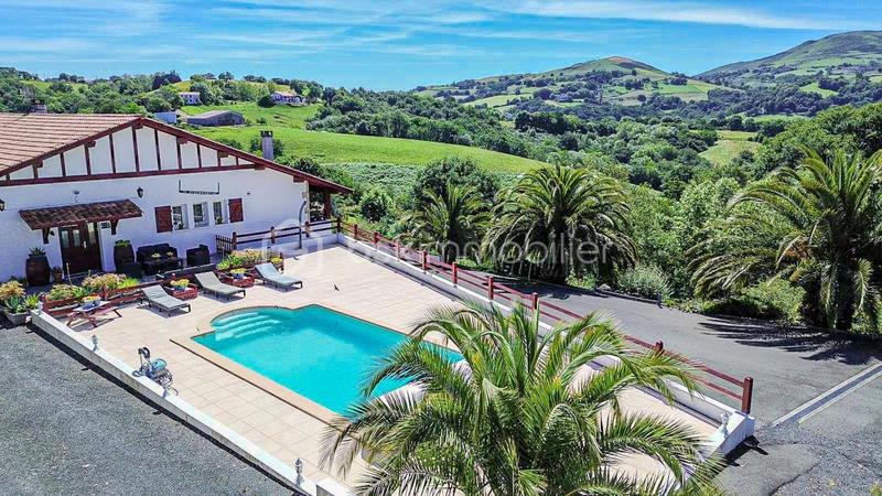 Maison - 311 m² - 10 pièces