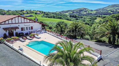 Maison - 311 m² - 10 pièces