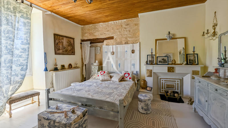 Maison - 263 m² - 12 pièces