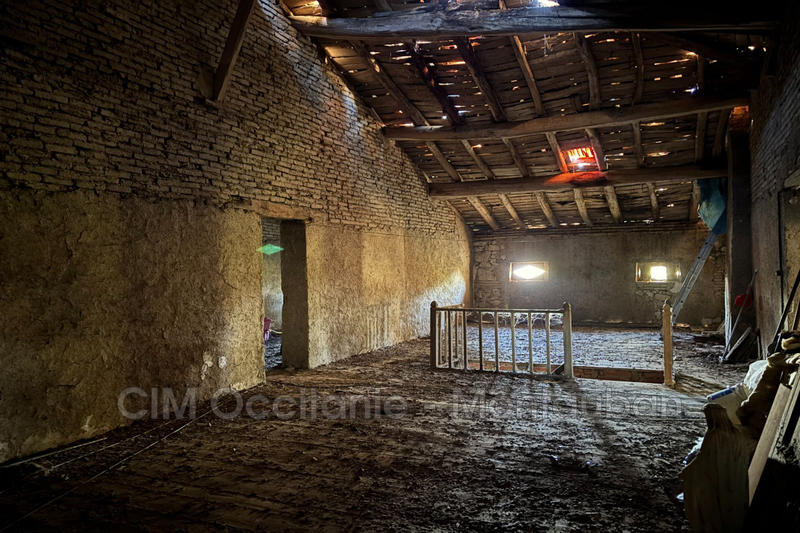 Maison - 650 m² - 4 pièces