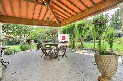 Maison - 230 m² - 8 pièces