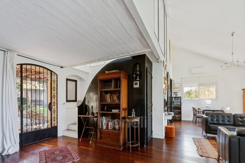 Propriété - 350 m² - 9 pièces