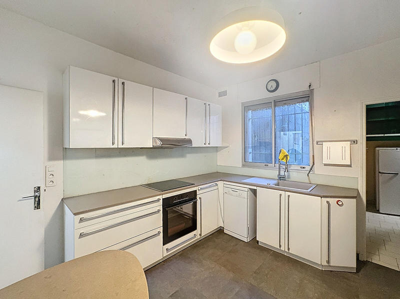 Maison - 180 m² - 8 pièces