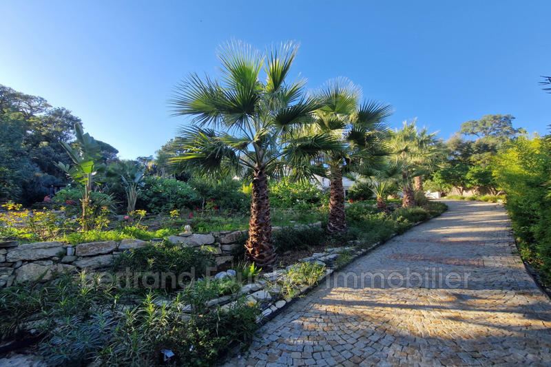 Propriété - 220 m² - 7 pièces