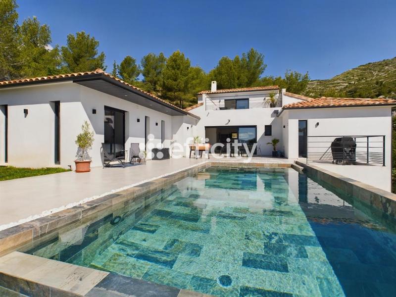 Maison - 200 m² - 7 pièces