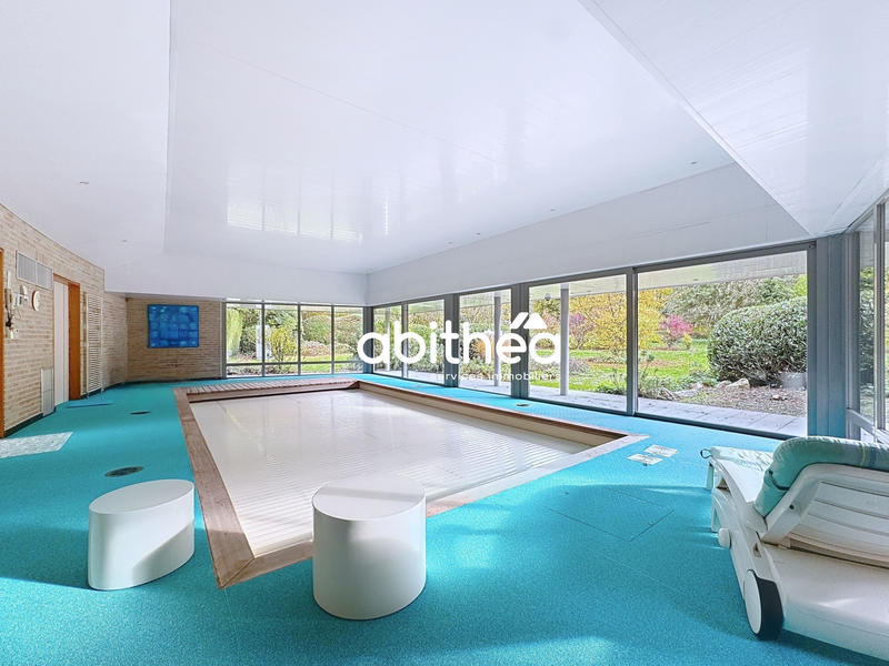 Propriété - 451 m² - 12 pièces