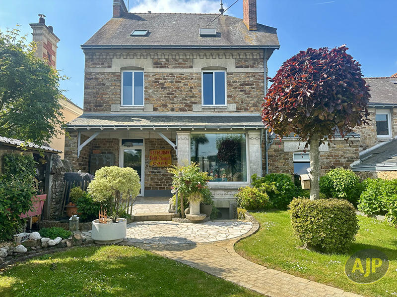 Maison - 239 m² - 8 pièces