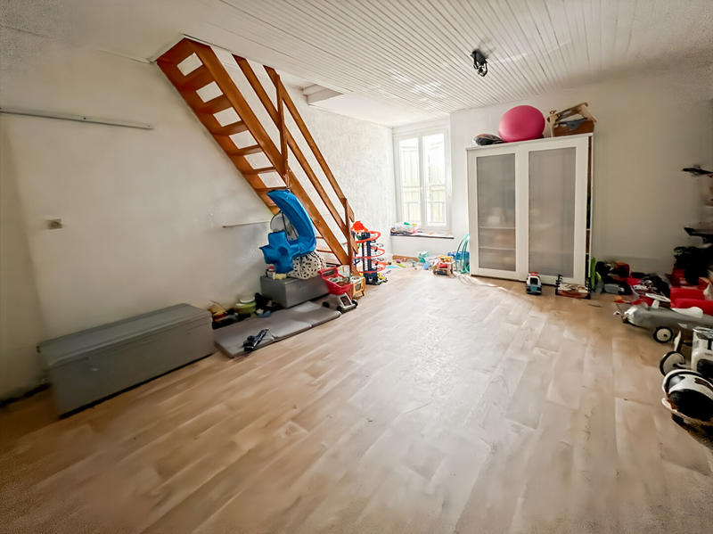 Maison - 219 m² - 8 pièces