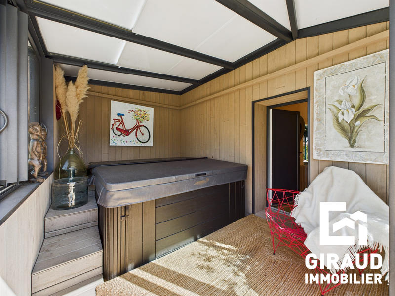 Villa - 220 m² - 10 pièces