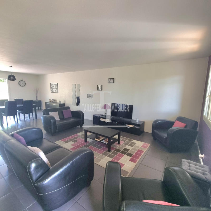 Maison - 210 m² - 6 pièces