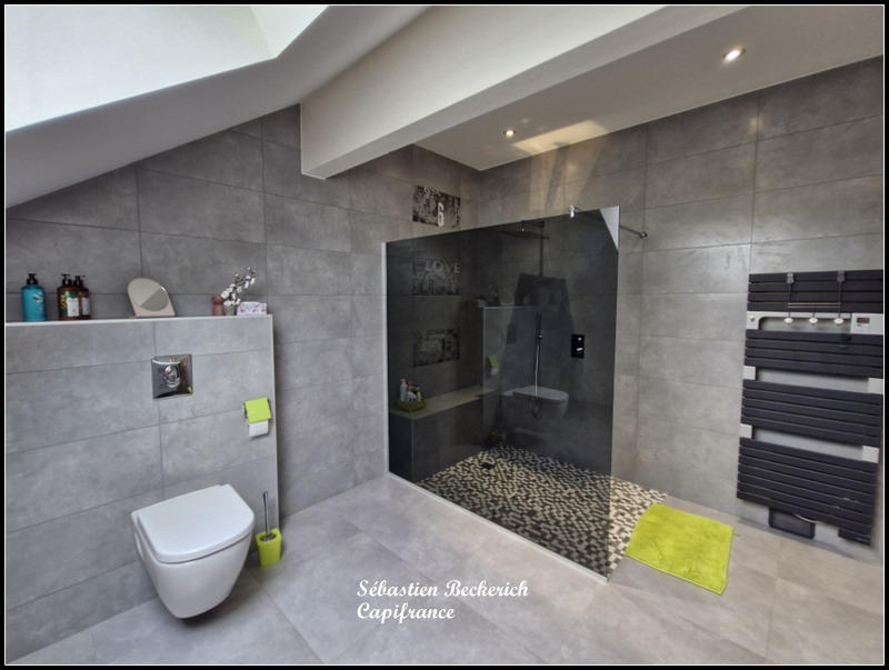 Maison - 240 m² - 8 pièces