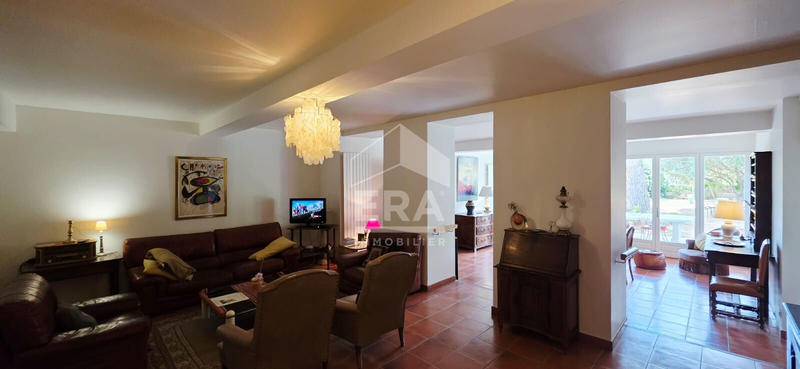 Maison - 227 m² - 7 pièces