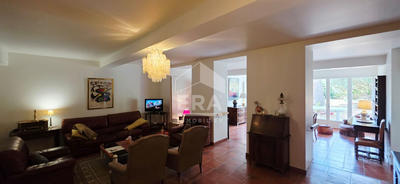 Maison - 227 m² - 7 pièces