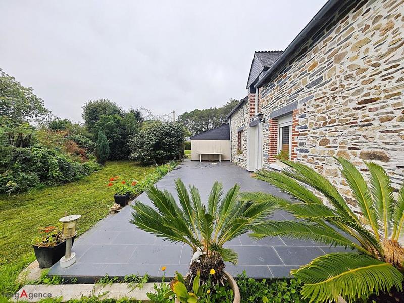 Maison - 200 m² - 12 pièces