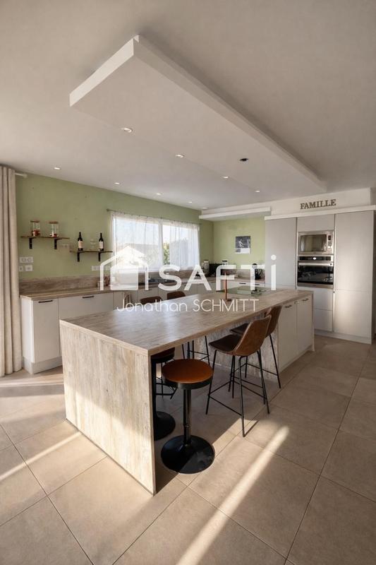 Maison - 200 m² - 8 pièces