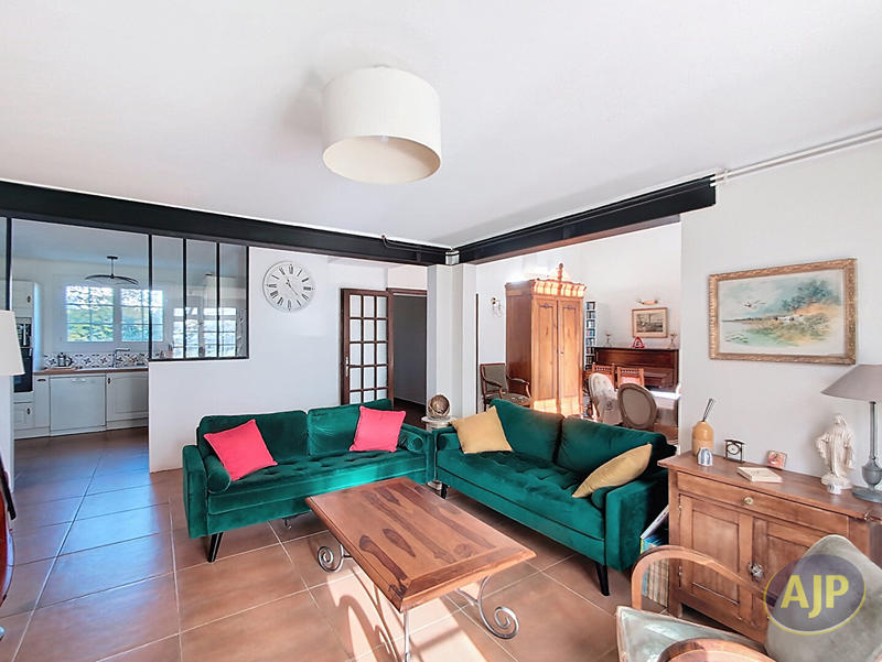 Maison - 214 m² - 9 pièces