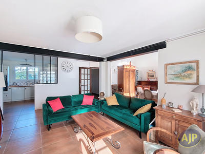 Maison - 214 m² - 9 pièces