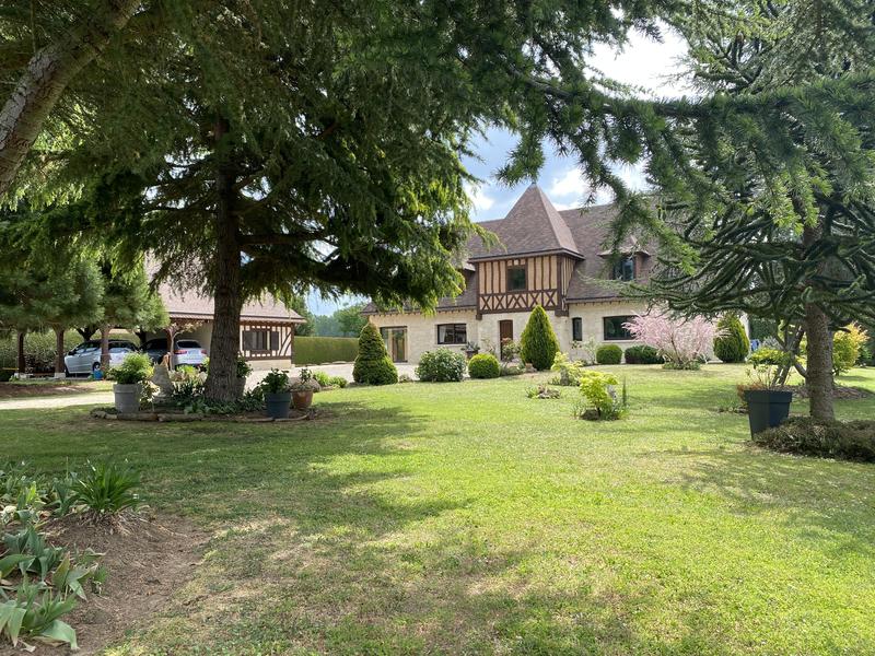 Propriété - 248 m² - 6 pièces