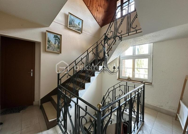 Maison - 225 m² - 7 pièces