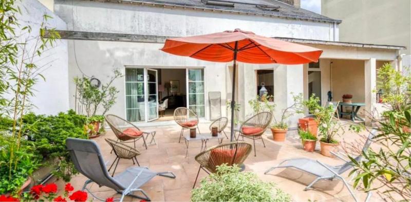 Maison - 220 m² - 9 pièces