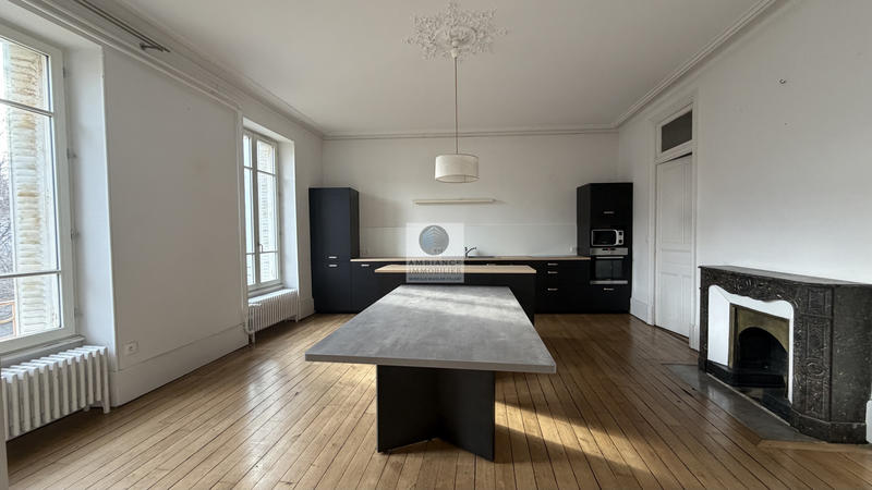 Appartement - 198 m² - 6 pièces