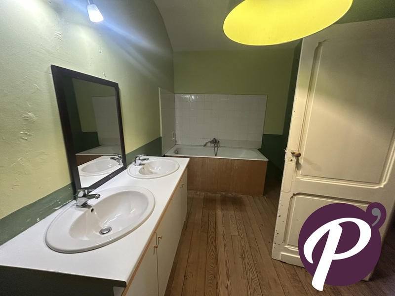 Maison - 203 m² - 10 pièces