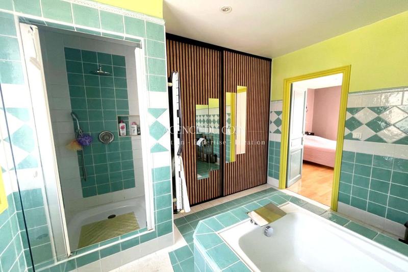 Villa - 240 m² - 6 pièces