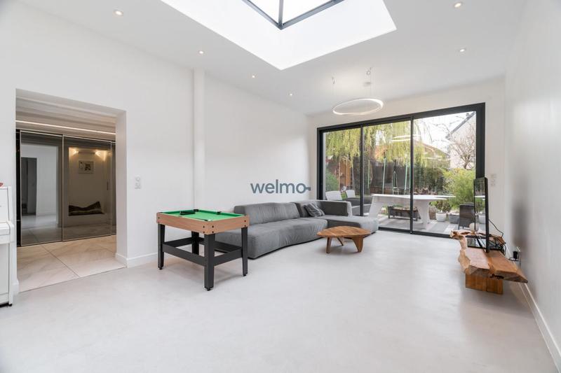 Maison - 210 m² - 9 pièces