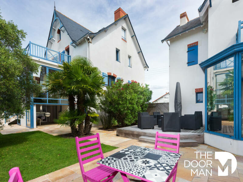 Maison - 310 m² - 12 pièces