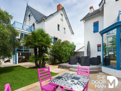 Maison - 310 m² - 12 pièces