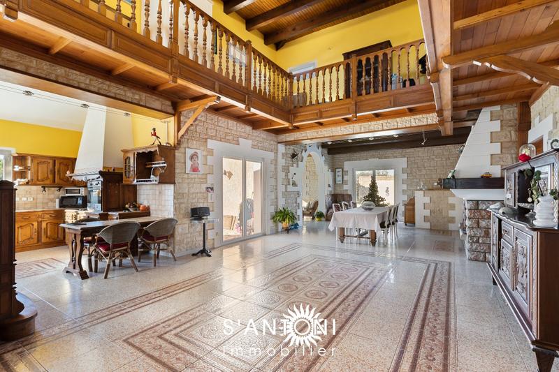 Villa - 215 m² - 4 pièces